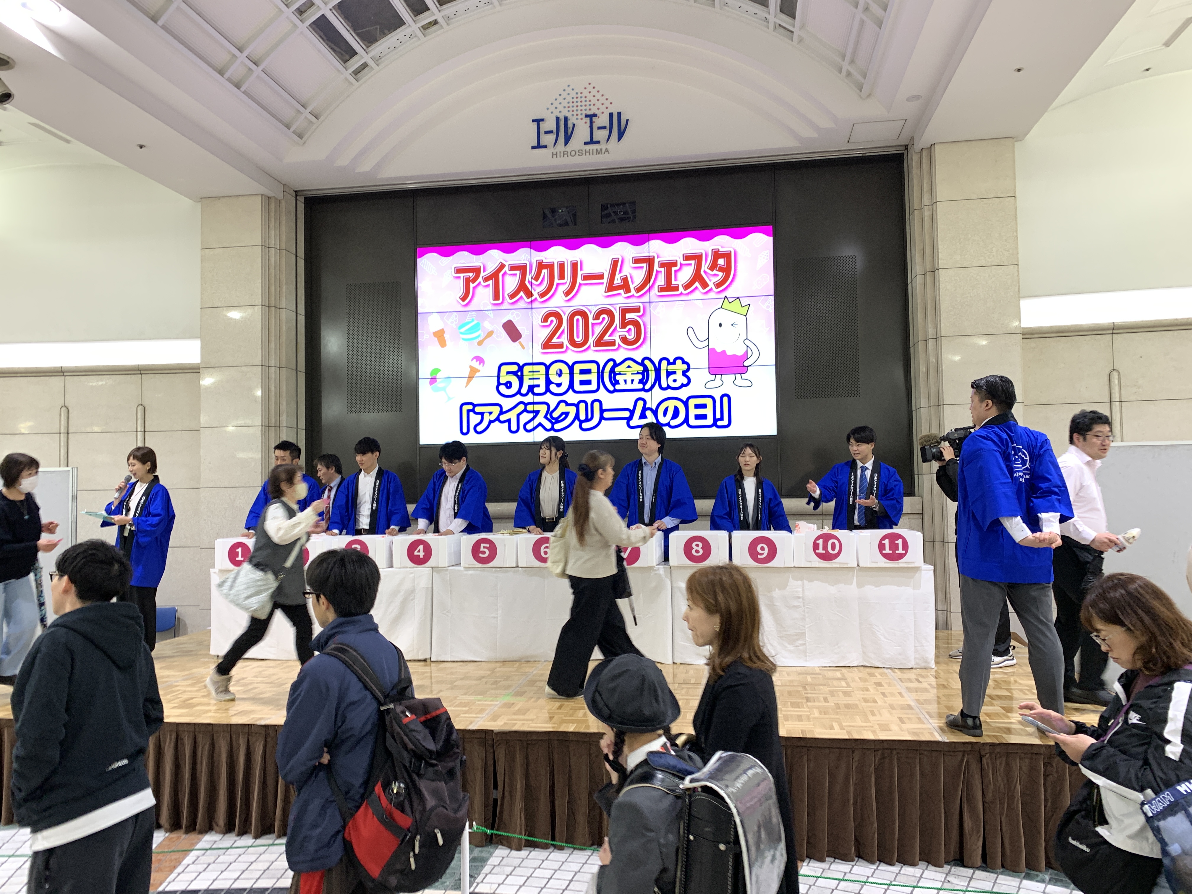 並んでいただいている方にはリーフレットをお渡しし、待ち時間も楽しんでいただきました。