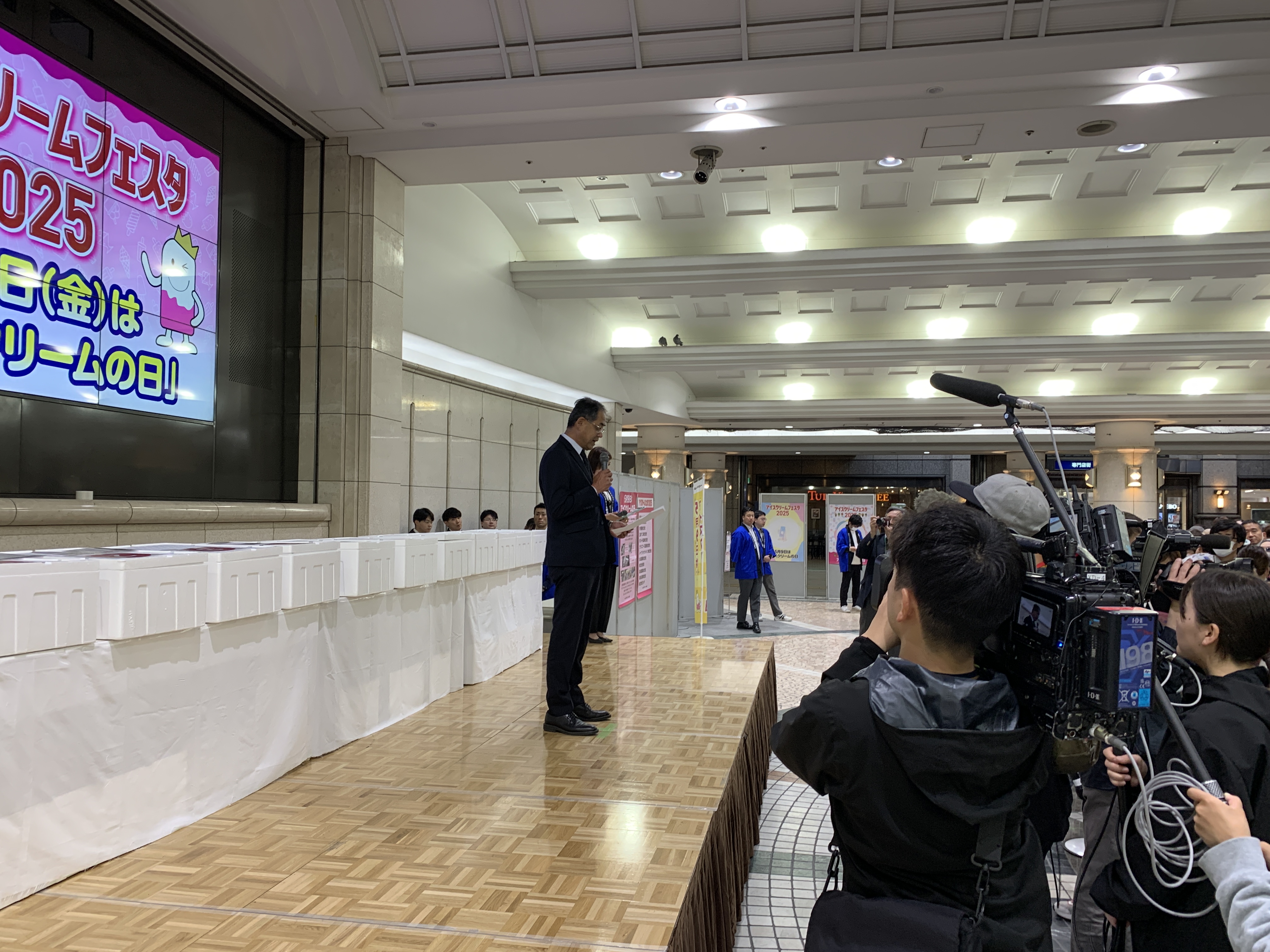 TV取材もたくさんあり、「5月9日アイスクリームの日」を多くの人に知ってもらいました。