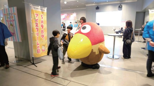 札幌会場では、混雑回避のためQRコードによる事前登録を導入し、スムーズに配布を行うことができました。