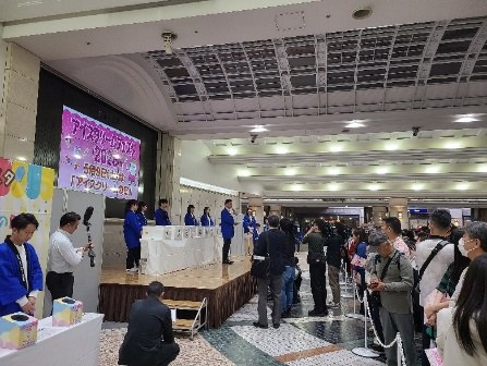 恒例となった広島駅南口地下広場での開催には、今年も多くのお客様にご来場いただきました。